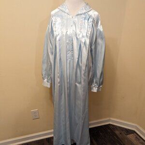 VINTAGE Nicole nightgown, light blue, poly/cotton, rose details, size Medium